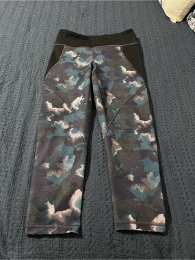 Patagonia Black and Teal Crop Leggings